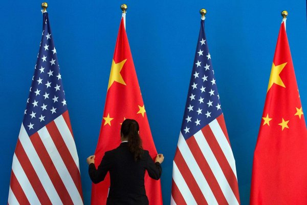 Торговая война продолжается: Трамп планирует введение пошлин в 25% на импорт китайских товаров