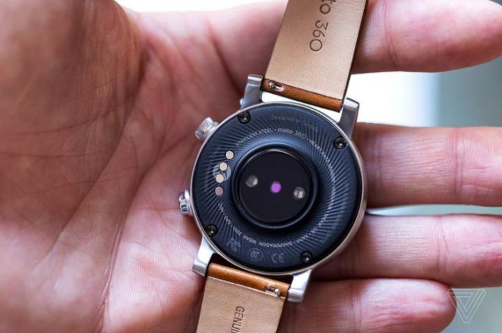 eBuyNow показала умные часы Moto 360 (фото)