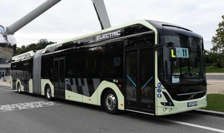 Volvo представила новый гибридный и электрический автобусы