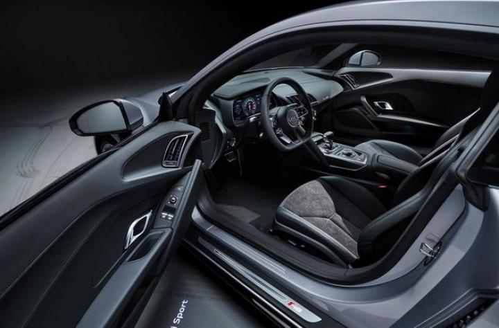 Audi представила более доступную версию суперкара R8 (фото)