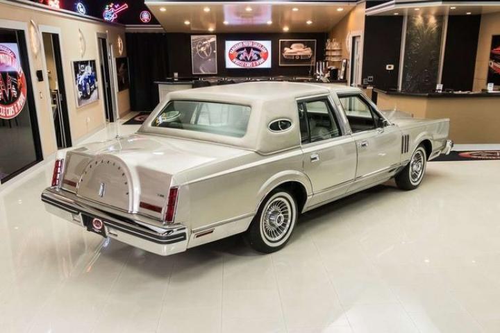 Представлен Lincoln Continental 1980 года (фото)