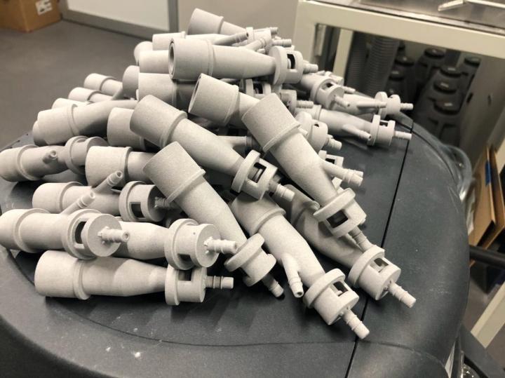 Итальянцы печатают респираторные клапаны на 3D-принтере (фото)