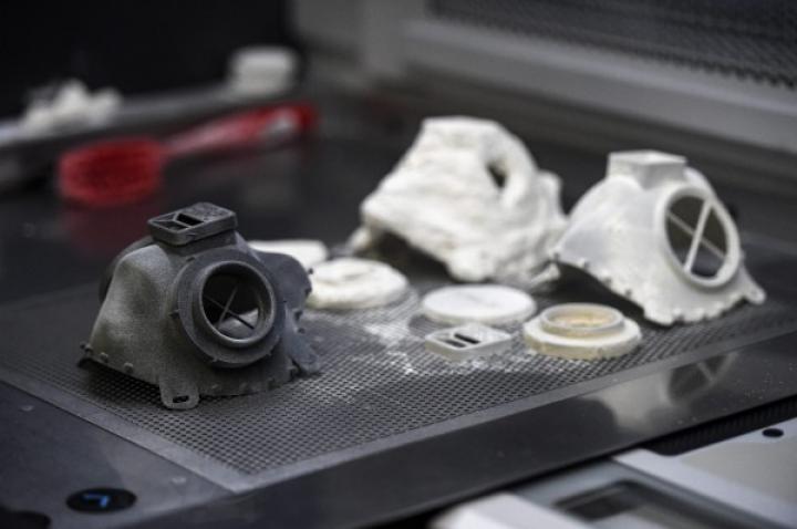 В компании Skoda на 3D-принтерах начали печатать защитные респираторы (фото)