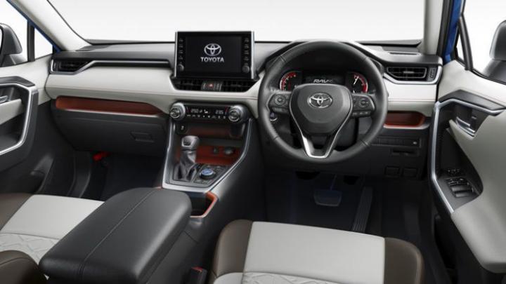 Toyota официально показала обновленный кроссовер RAV4 (фото)