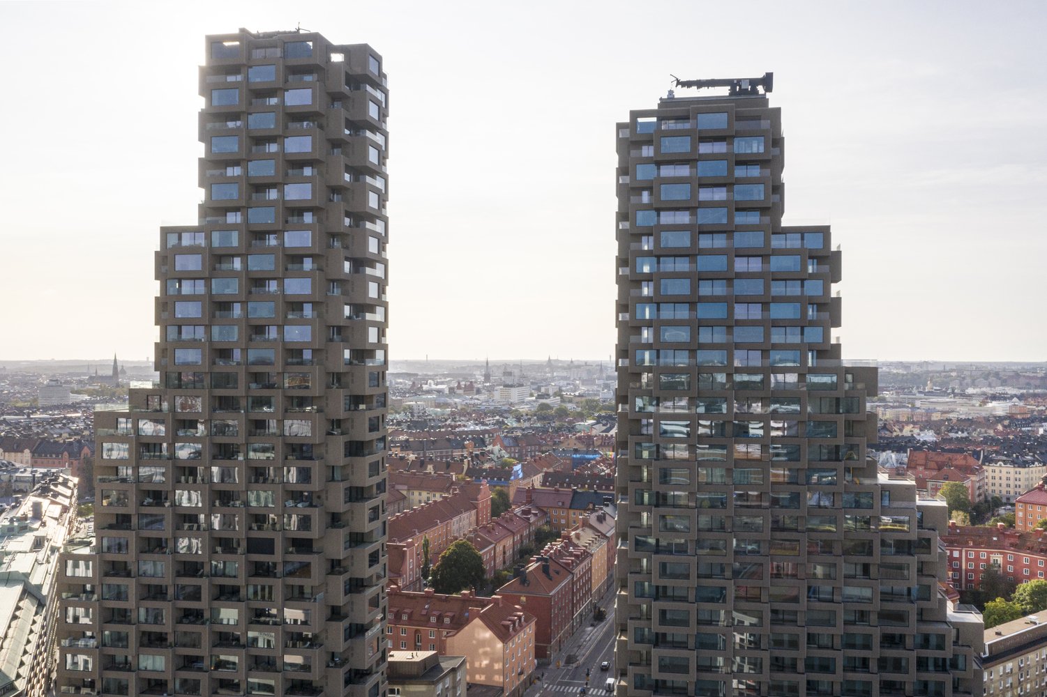 Лучшим небоскребом в мире признан жилой комплекс из модульных кубиков в Стокгольме (фото)