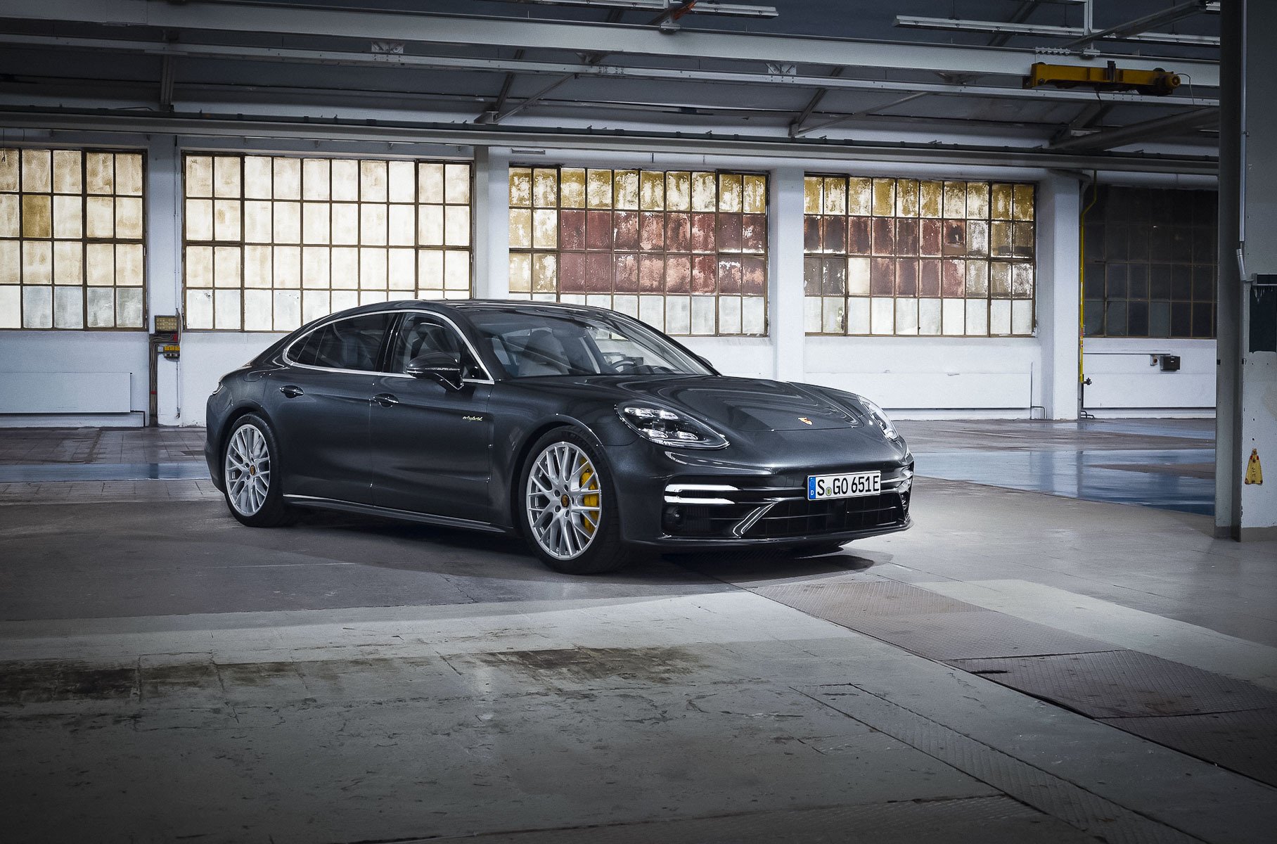 Porsche раскрыла характеристики самой мощной Panamera (фото)