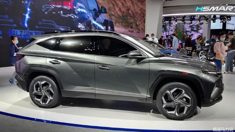 Hyundai представила удлиненную версию кроссовера Tucson (фото)