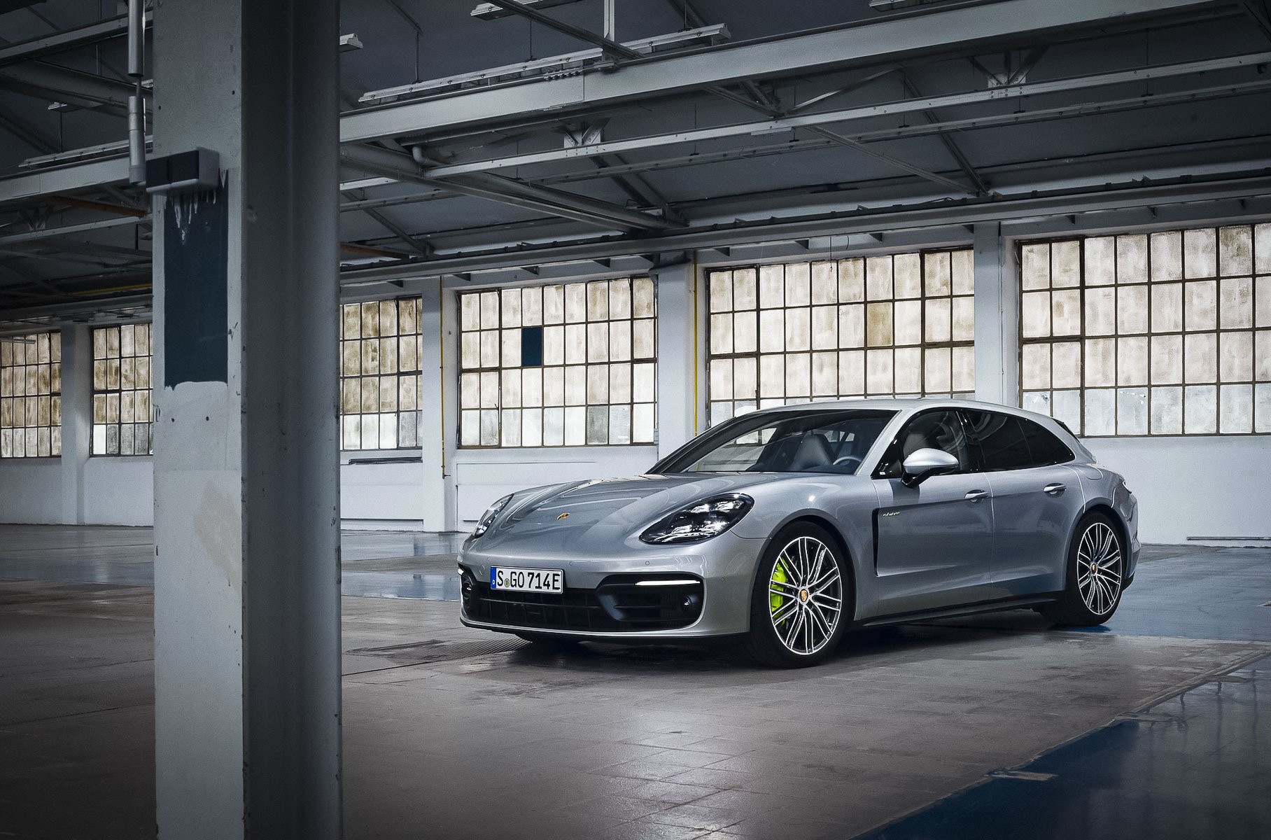 Porsche раскрыла характеристики самой мощной Panamera (фото)