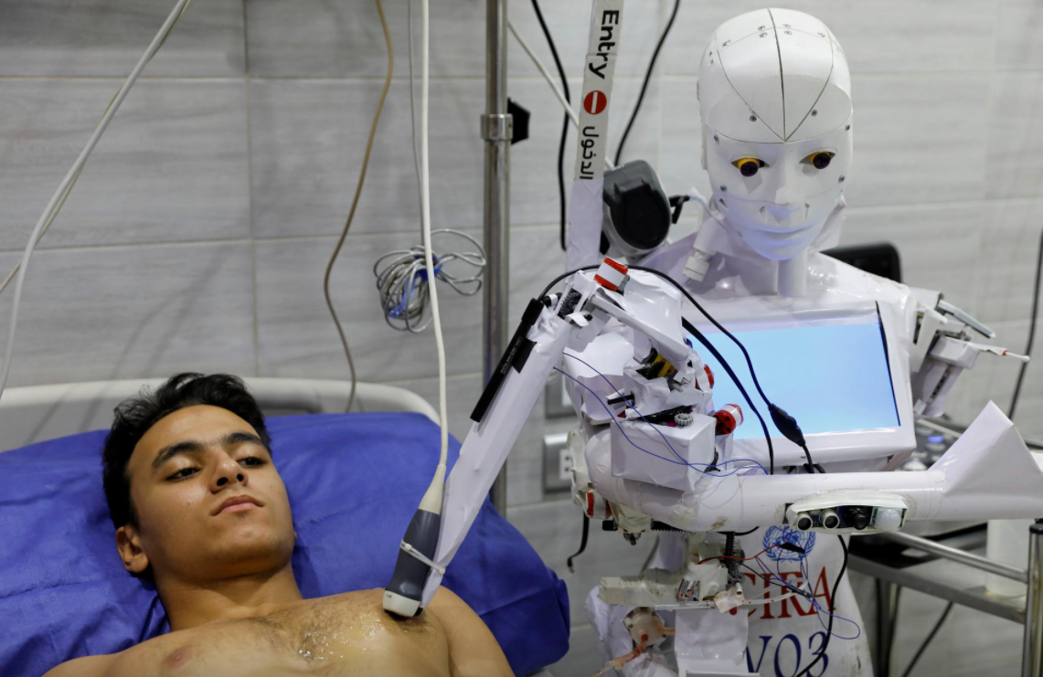 Египетский изобретатель создал робота, который может тестировать на COVID-19 (фото)