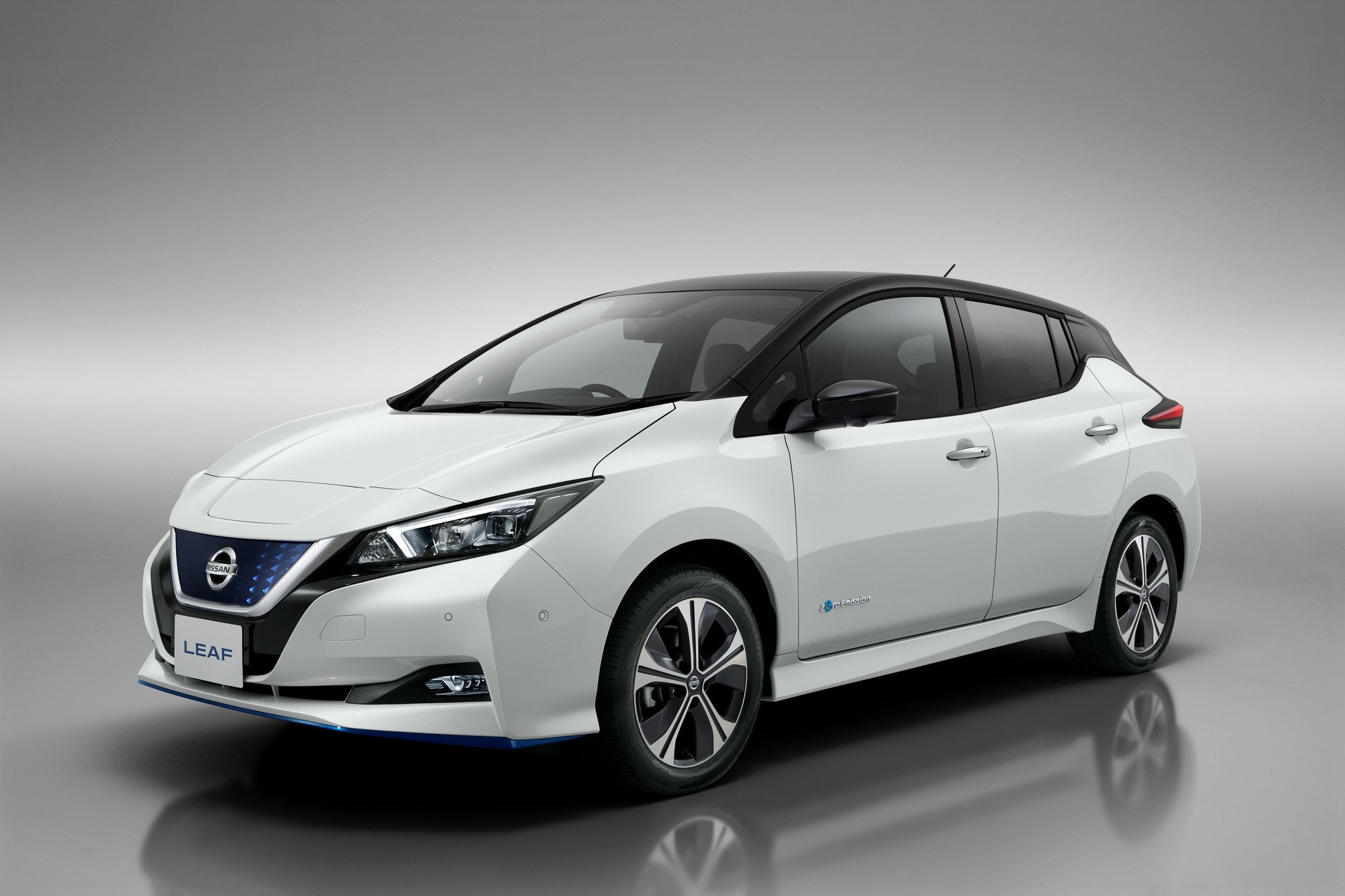 В Украине этим летом стартуют официальные продажи электромобиля Nissan Leaf