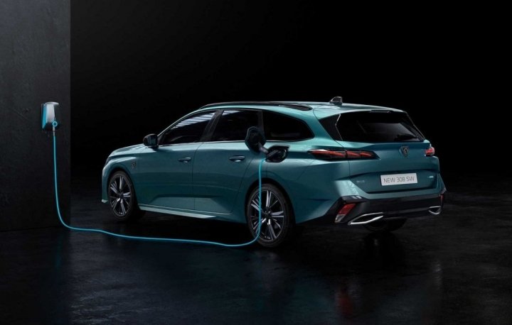 Peugeot анонсировали новый электромобиль